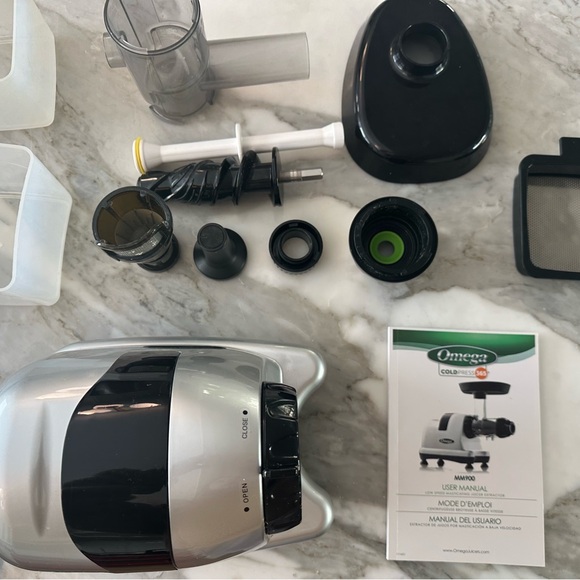 Omega MM900HDS Juicer | Medical Medium Celery Juicer - Picture 5 of 6